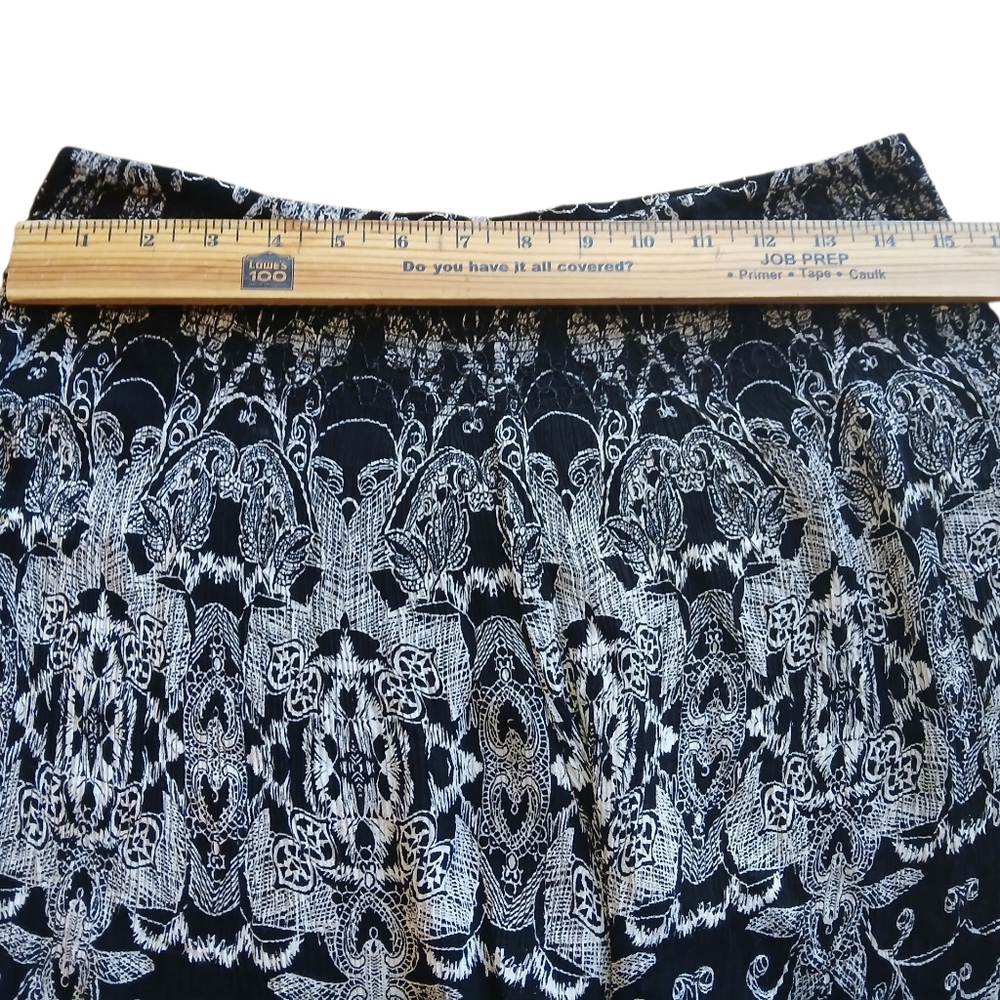Billa Women's Size Medium White And Black Print Shorts - Picture 7 of 8